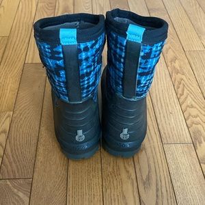 Kids bogs winter boots, size US 1 , rated -37 c